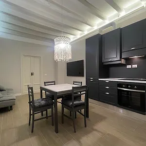 Appartamento E D'epoca, Milano